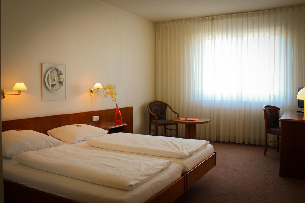 Hotel La Taverna Rosbach vor der Hohe Bilik gambar