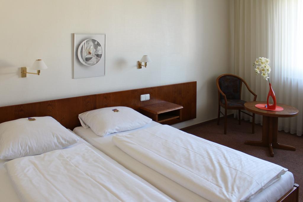 Hotel La Taverna Rosbach vor der Hohe Bilik gambar